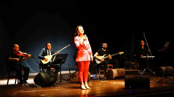 Aşık Mahzuni Şerif Unutulmaz Eserleriyle Anıldı