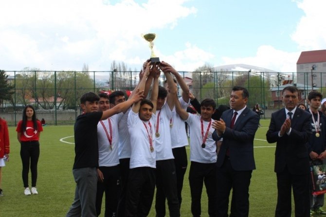 Çıldır’da Dereceye Giren Sporculara Ödülleri Verildi