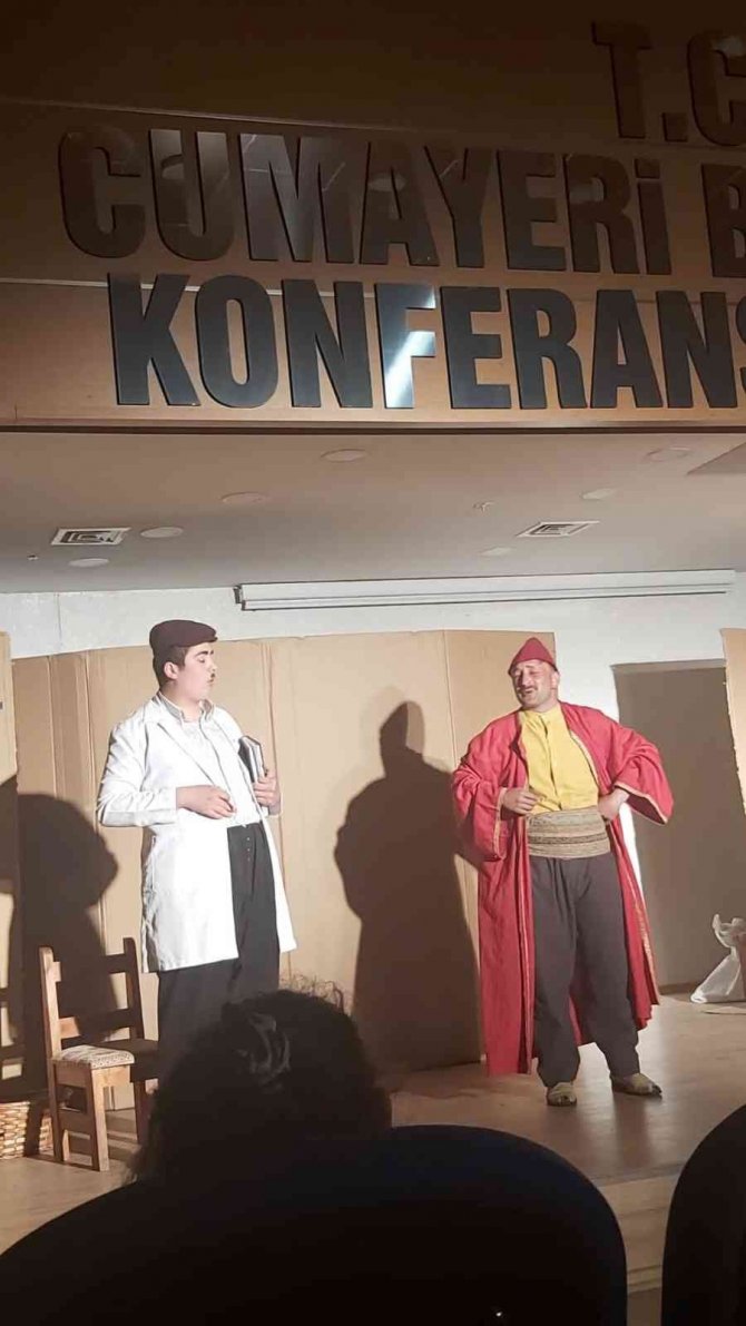 Gençlerin Gösterisi Büyük Alkış Aldı