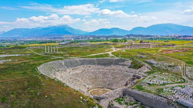 Laodikya’da Tarihi Gün