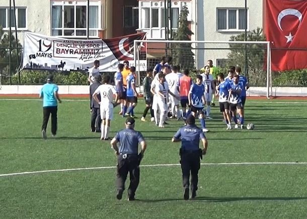 Saha Bir Anda Ringe Dönüştü