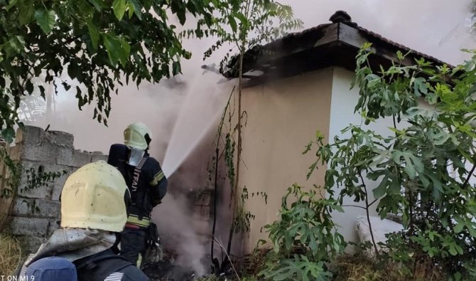 Denizli’de Tek Katlı Ev Alevlere Teslim Oldu