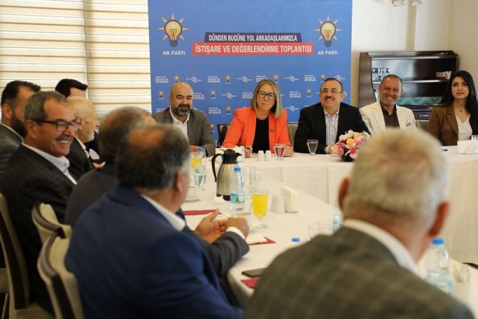 Ak Parti İ̇zmir’de Dünden Bugüne Vefa Toplantıları Sürüyor