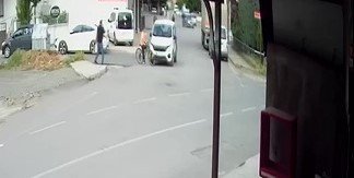 Yola Aniden Atladı, Araç Çarptı