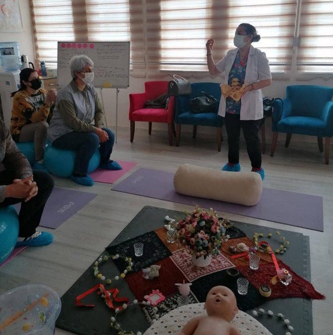 Anne, Baba Adaylarına Gebelik Okulunda Eğitim