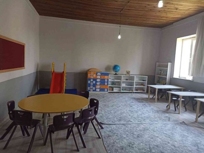 Gediz’de 8 Okulda Alt Yapı Ve Eğitim Ortamlarını Zenginleştirme Çalışması Yapılıyor