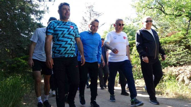 İ̇stanbullular ‘Üsküdar Gençlik Haftası Koşusu’nda Bir Araya Geldi
