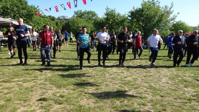 İ̇stanbullular ‘Üsküdar Gençlik Haftası Koşusu’nda Bir Araya Geldi