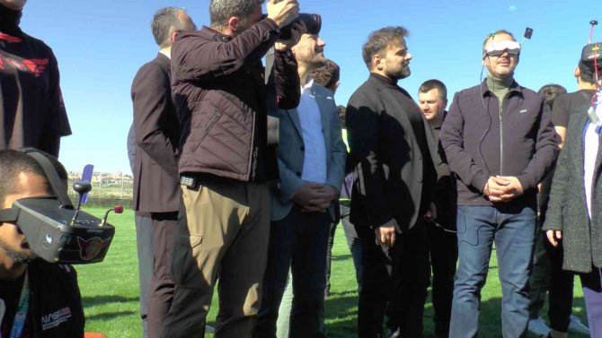 Bakan Kasapoğlu: "Gençlerimizle Yarınların Daha Güçlü Ve Daha Aydınlık Türkiye’sine Omuz Omuza Yürümeye Devam Edeceğiz”