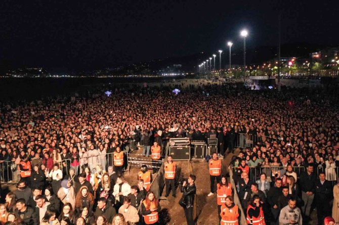 Karadeniz’in En Büyük Plajlarından Biri Giresun’da Hizmete Açıldı