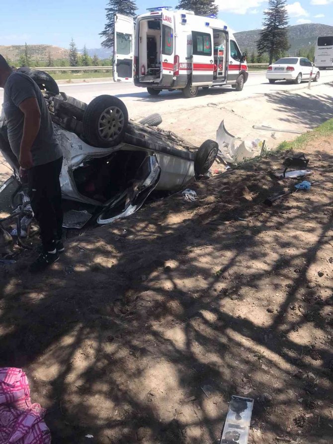 Hurdaya Dönen Otomobilde 2 Kişi Yaralandı