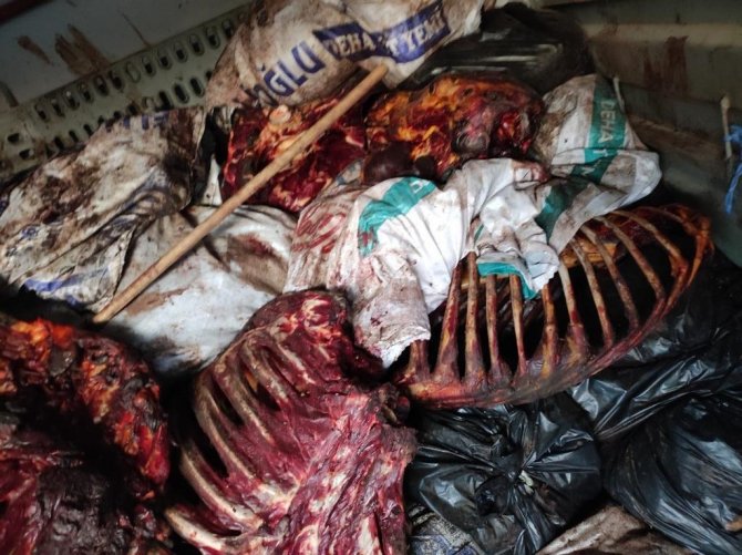 İ̇zmir’de Çürümeye Yüz Tutmuş 3 Bin 660 Kilo At Eti Ele Geçirildi