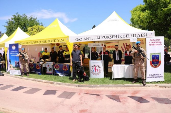 Jandarmanın Kurduğu Stant Yoğun İlgi Gördü