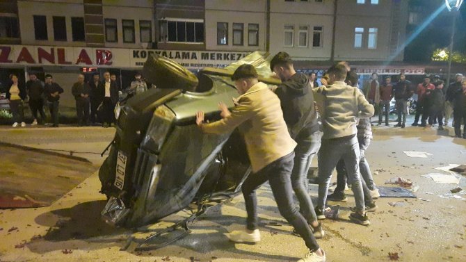 Ticari Taksi İle Çarpışan Otomobil Takla Attı: 1 Yaralı