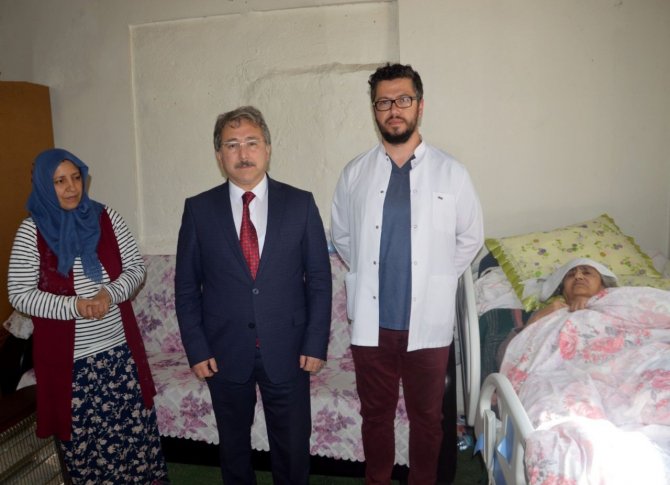 İ̇htiyaç Sahibi Hastalara Motorlu Hasta Yatağı Ulaştırılıyor