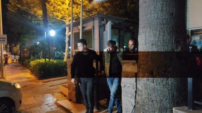 Kuşadası’nda Bir Mekânda Güvenlik Görevlisi Silahla Vuruldu