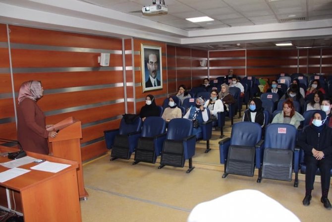 Kütahya Çelebi Eğitim Ve Araştırma Hastanesinde, “Emzirme Danışmanlığı Ve Anne Sütü” Eğitimleri