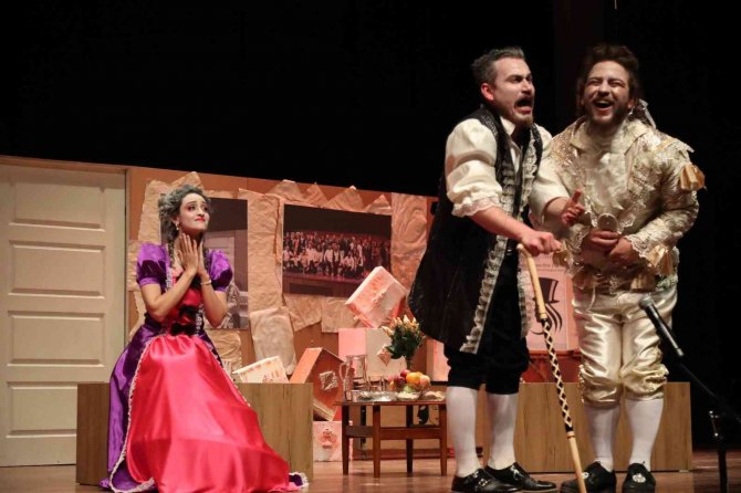 Moliere’in ‘Cimri’si Hasan Kalyoncu Üniversitesi’nde Sahnelendi