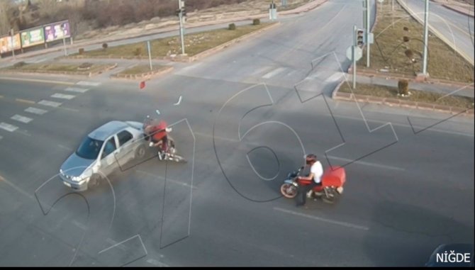 Motosiklet Sürücüsü Otomobile Böyle Çarptı
