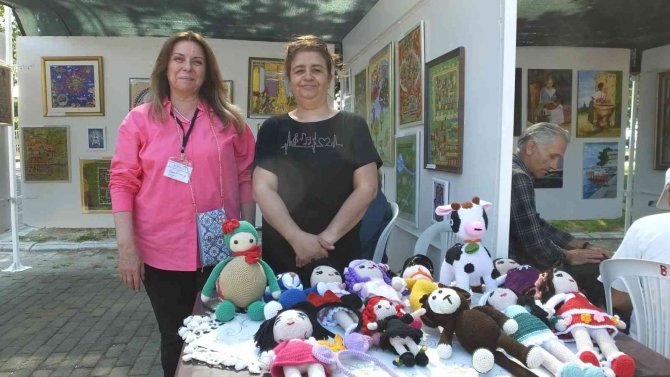 Burhaniye’de Örme Bebekler Ekmek Kapısı Oldu