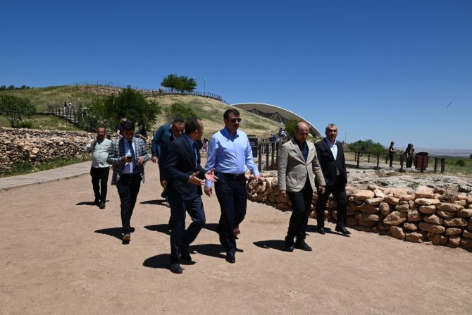 Vali Ayhan Göbeklitepe’de İncelemelerde Bulundu