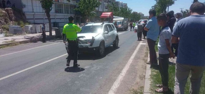 Şanlıurfa’da Otomobilin Kadına Çarpma Anı Kamerada