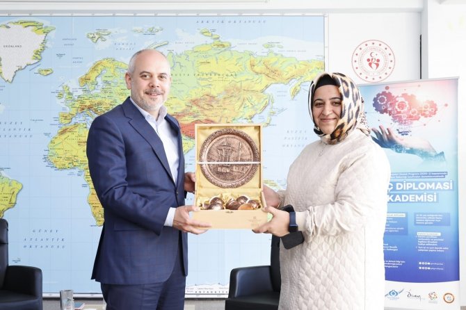 Sultangazili Gençler Diplomasi Dünyasının Uzman İsimleriyle Buluşuyor