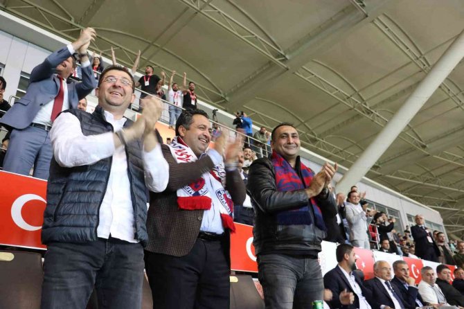 Başkan Yılmaz’dan, İ̇çel İ̇dman Yurdu Maçı İçin Otobüs Ve Bilet Desteği