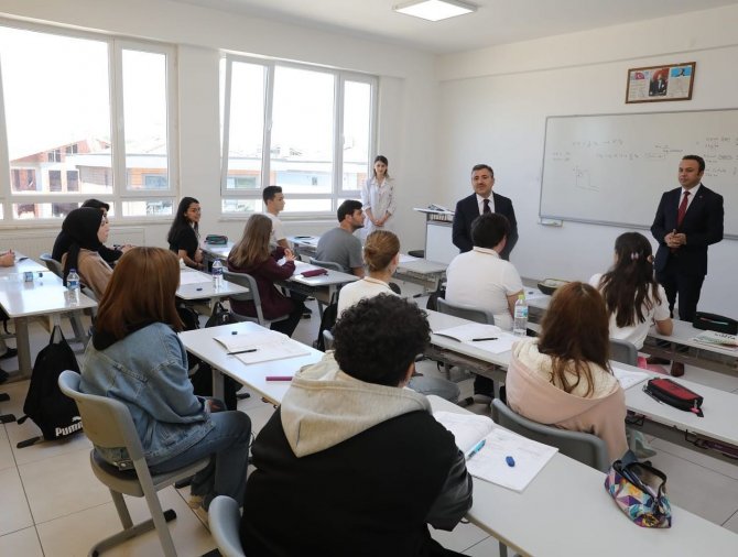 Vali Atay’dan Uğur Okuluna Ziyaret