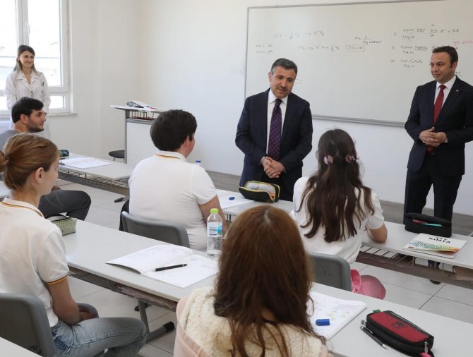 Vali Atay’dan Uğur Okuluna Ziyaret