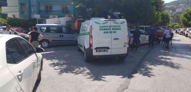 Cinnet Getiren Ukraynalı Baba, 2 Çocuğunu Bıçaklayarak Öldürdü