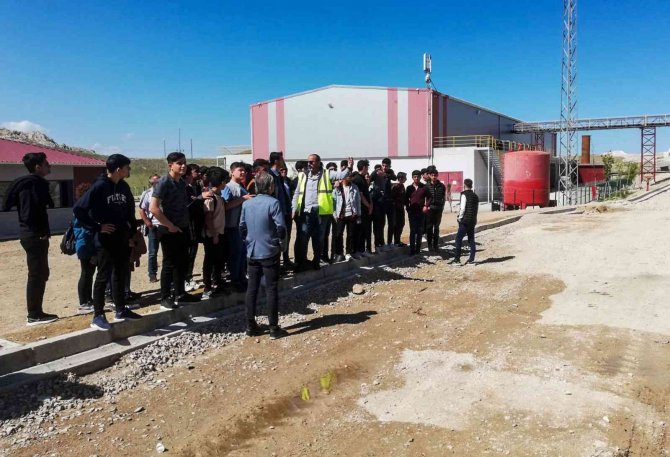 Öğrenciler Van Büyükşehir Belediyesinin Çevreci Tesislerini Gezdi