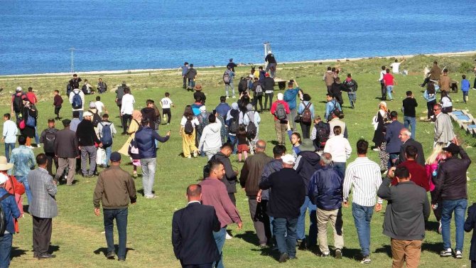 Van’da ‘Eşek Arabası’ Yarışması
