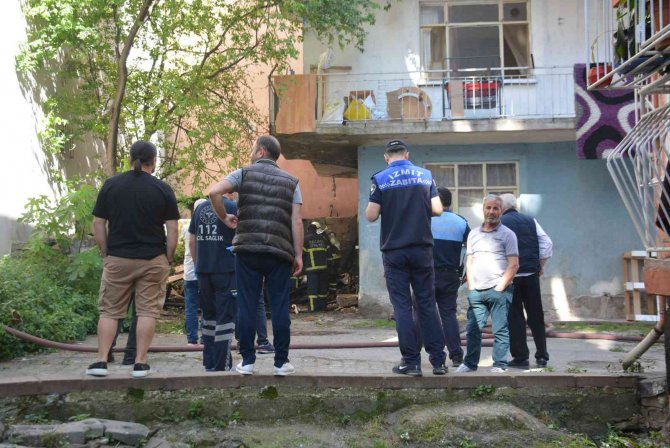 Hurdalık Olarak Kullanılan Kulübe Küle Döndü
