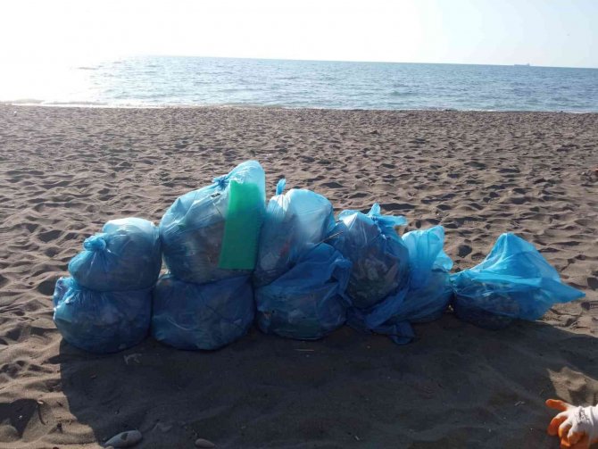 Üniversite Öğrencileri Kdz. Ereğli Plajı’nı Temizledi