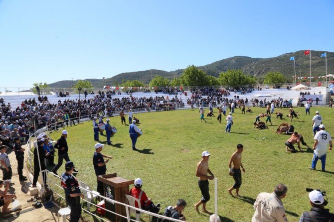 Edremit’te Başpehlivan Recep Kara Oldu