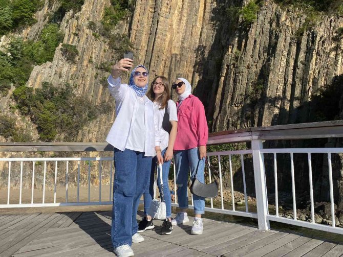 80 Milyon Yıllık Lav Sütunları Doğal Fotoğraf Platosuna Dönüşüyor