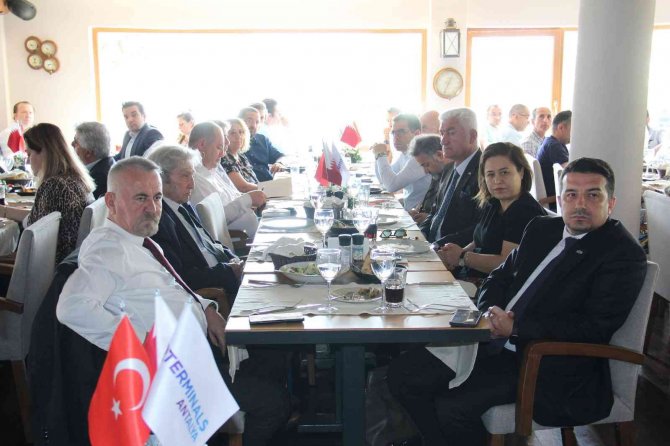 Bai̇b Başkanı Çavuşoğlu:" İ̇hracatçılar Antalya Limanı’nı Aktif Olarak Kullanamıyor"