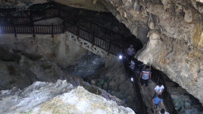 Hintliler Yer Altındaki Gizli Cennete Hayran Kaldı