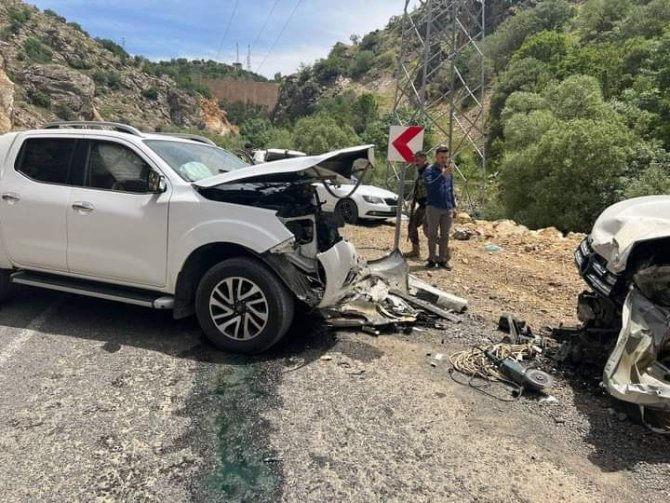 Derecik Kaymakamı Özdemir’in Makam Aracı Kaza Yaptı; 6 Yaralı