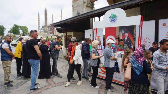 Edirne’de Türk Mutfağı Haftası’nda Dağıtılan 300 Kilo Ciğer Tava Kısa Sürede Tükendi