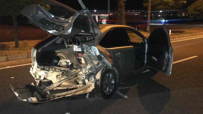 Alkollü Sürücü Seyir Halindeki Araca Çarpıp Kaçtı: 4 Yaralı