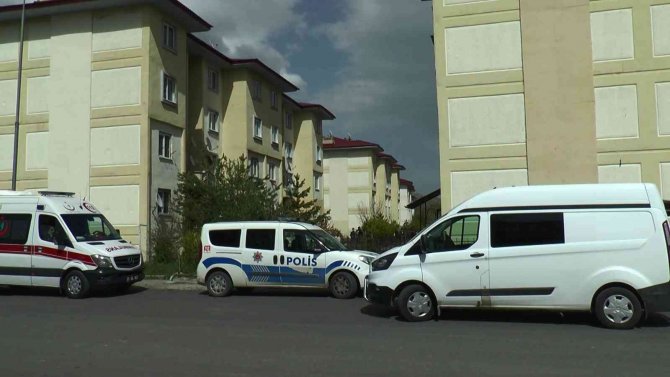 Yaşlı Adam Evinde Ölü Olarak Bulundu
