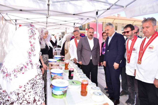 İ̇nönü’nün Meşhur Yöresel Ürünleri Yoğun İlgi Gördü