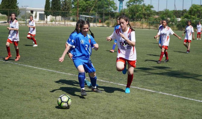 Okul Sporları Futbol Yıldızlar Kız Ve Erkek Türkiye Şampiyonası Manisa’da Başladı