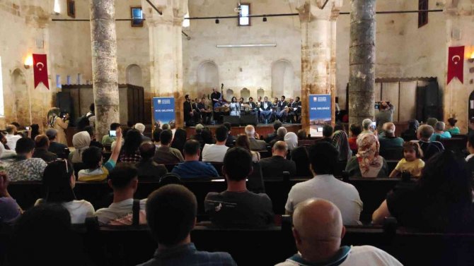 Türk Ve İ̇ngiliz Müzik Gruplarından Urfa Türküleri