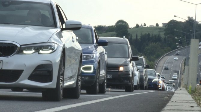 Tekirdağ-i̇stanbul Yolunda Dönüş Yoğunluğu