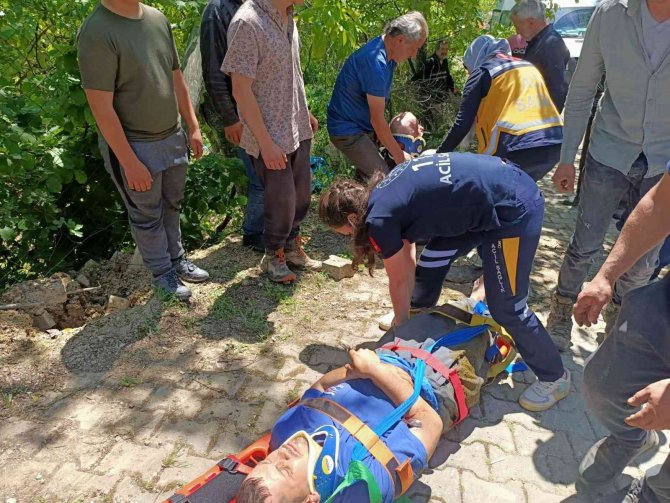 Frenleri Boşalan Kamyonet Devrildi: 6 Yaralı