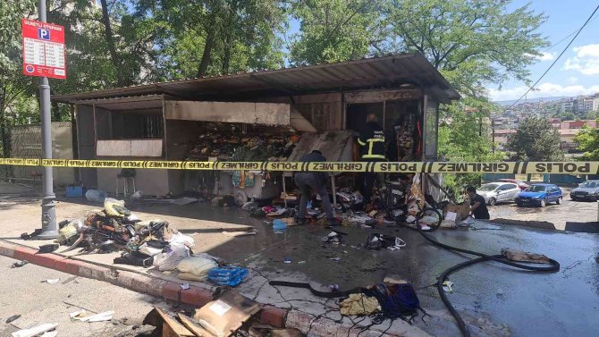 Çıkan Yangında Çakmak Gazı Tüpleri Bomba Gibi Patladı