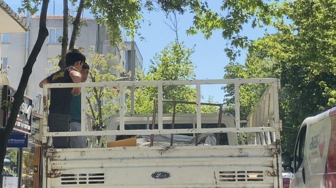 Kartal’da Çocukların Tehlikeli Yolculuğu Kamerada
